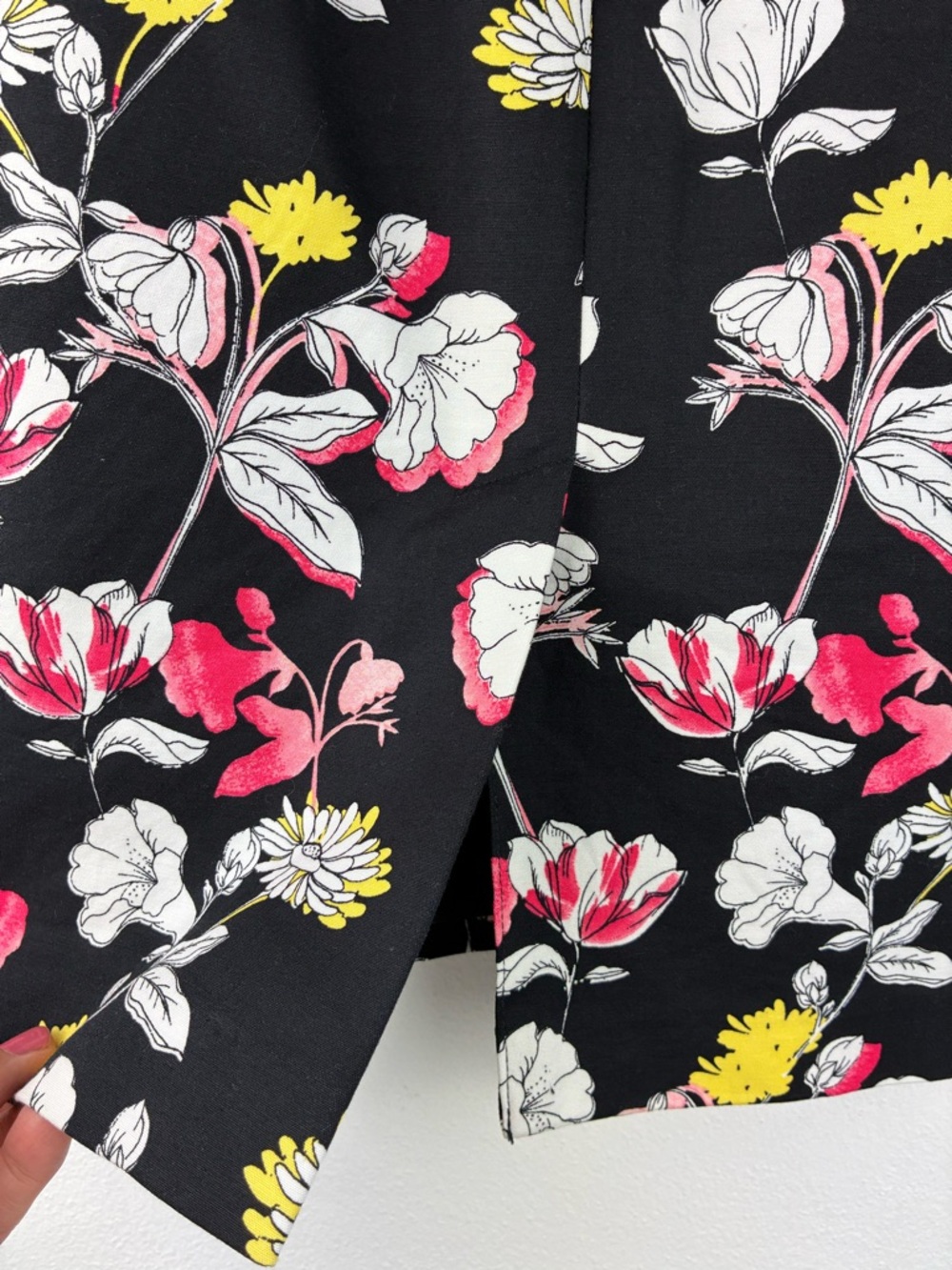 Liz Claiborne Floral Pencil Skirt Size 12 Black Pink Yellow Lined Stretch Cotton - Picture 6 of 7
